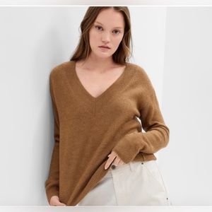 NWT GAP tan with shimmer V-neck sweater